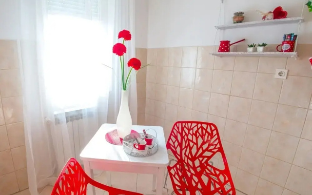Apartment Red