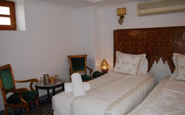 Room in B&B - Riad Authentic Palace & Spa - Al Bartal