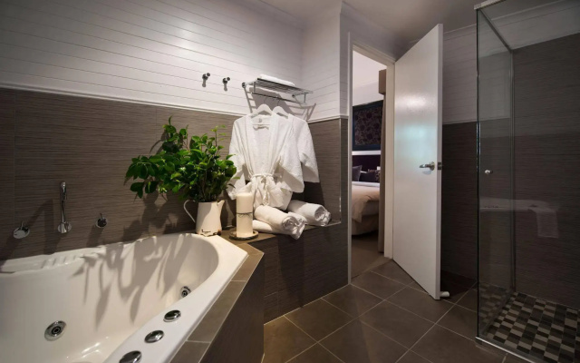 Spa Villas on Main