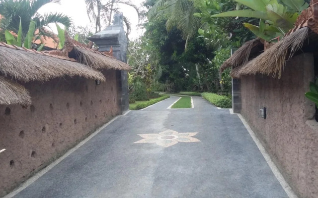 OYO 1840 Kubu Ubud Hotel