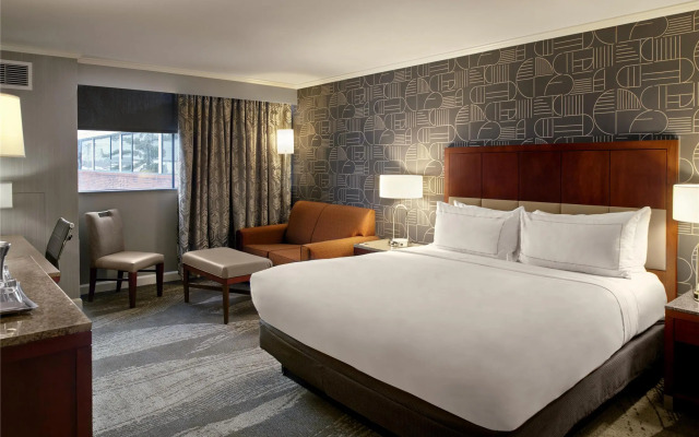 DoubleTree by Hilton Akron Fairlawn