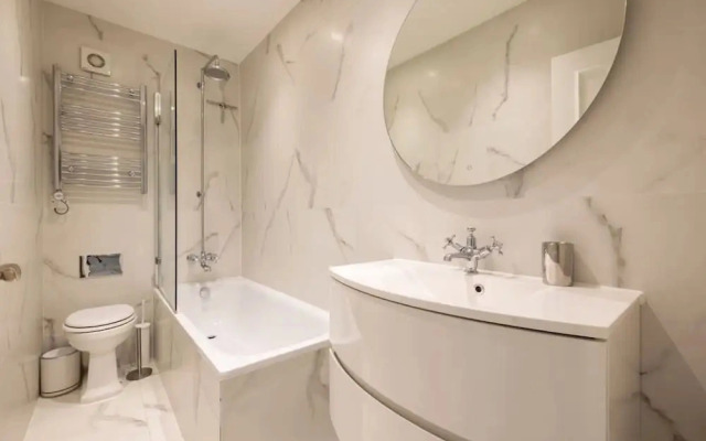 Cosy and Stylish Chelsea 2 Bedroom Flat