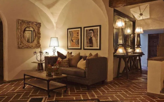 The Alest Hotel
