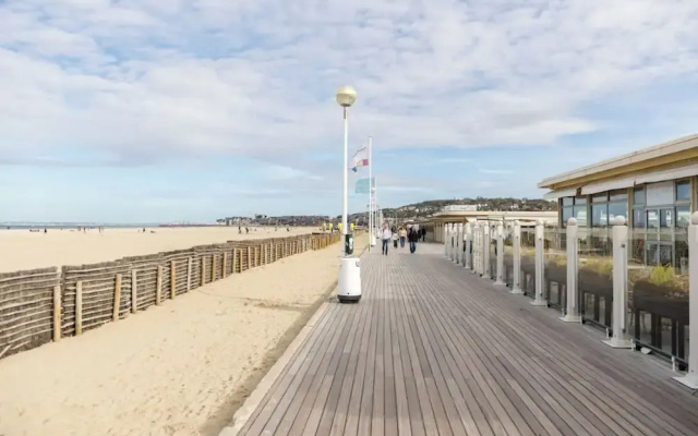 Luxury sea View 3br-2ba With Services in Deauville
