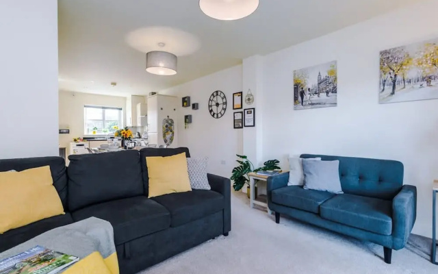 Spacious Home Ideal for Professionals Sleeps 8