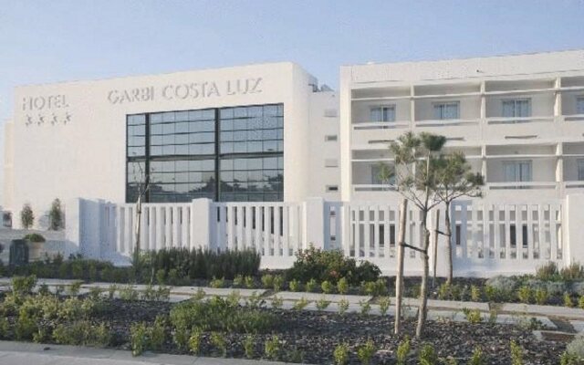 Отель Garbi Costa Luz Испания, Кониль-де-ла-Фронтера - отзывы, цены и фото номеров - забронировать отель Garbi Costa Luz онлайн вид на фасад