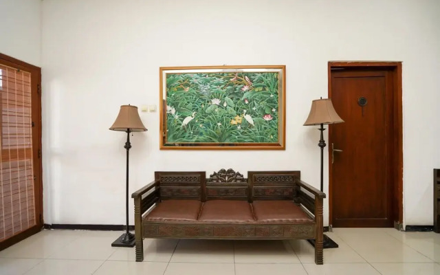 Penginapan Darma Ii by OYO Rooms