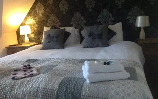 The Hopetoun Arms Hotel
