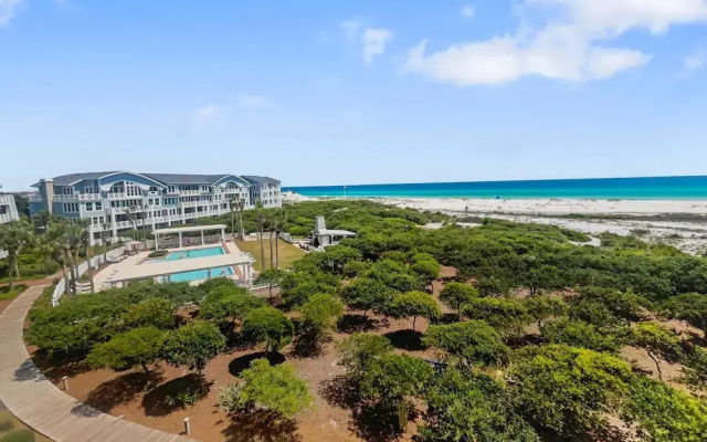 Vitamin Sea 3 Bedroom Condo by RedAwning