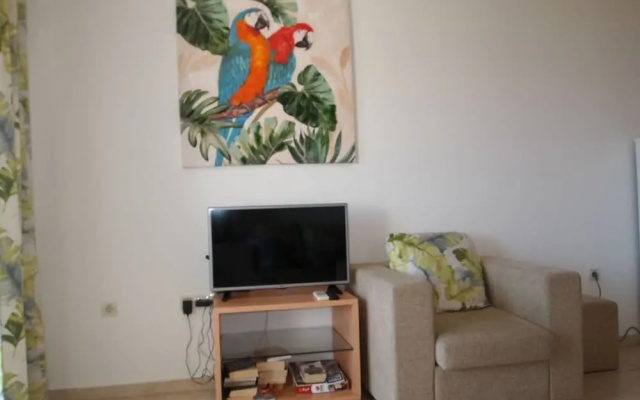 Sea View 2 bed Apartment With Pool