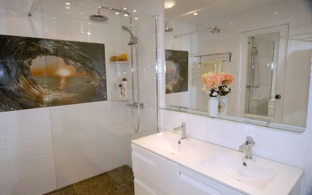 Beautiful Town House With Air Conditioning In Secure Urbanisation Internet
