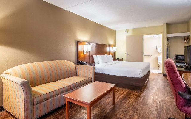 Econo Lodge Naval Station Norfolk