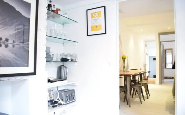 Modern 1 Bedroom Flat in Battersea With Patio