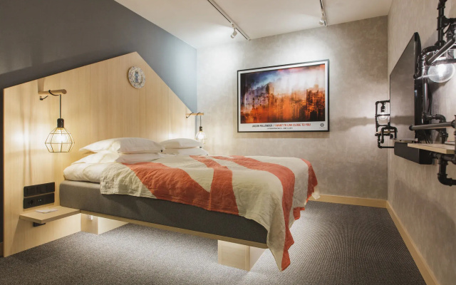 Hotel With Urban Deli