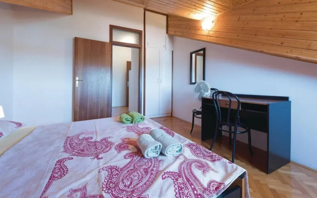Stunning Home in Tribunj-sovlje With Wifi and 6 Bedrooms