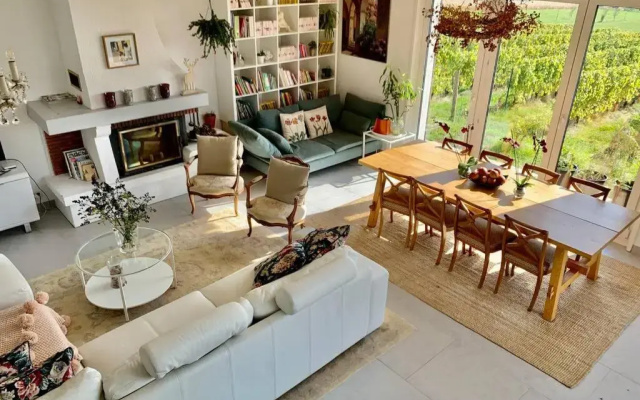 Stunning 6-bed Villa in Etoy