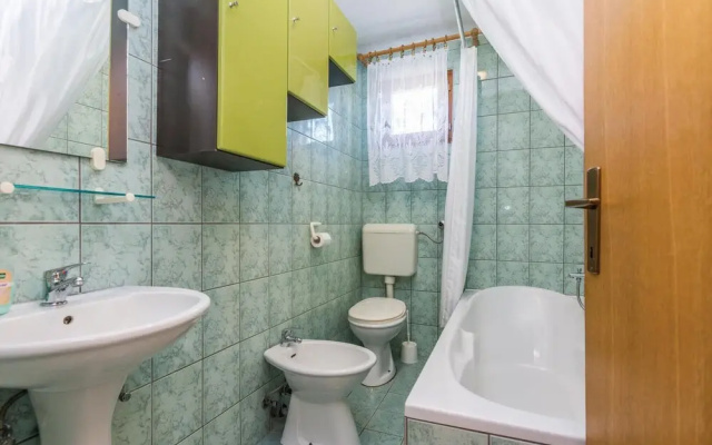 Awesome Apartment in Jasenice With 3 Bedrooms and Wifi