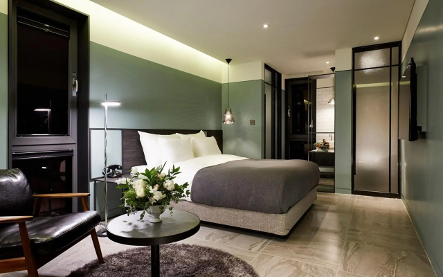 9 Brick Hotel