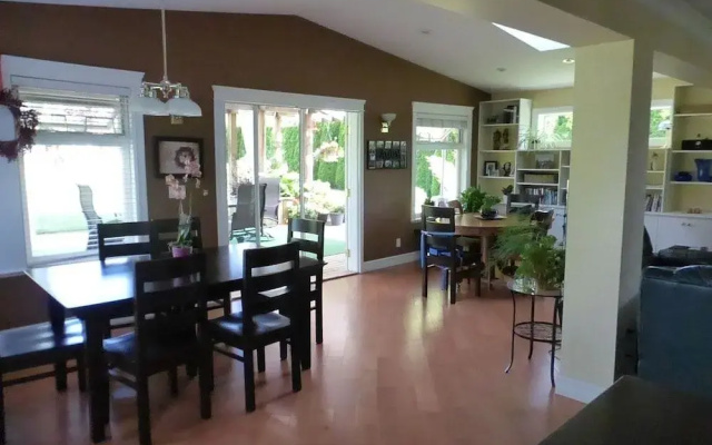 Mt. Bakerview Bed and Breakfast