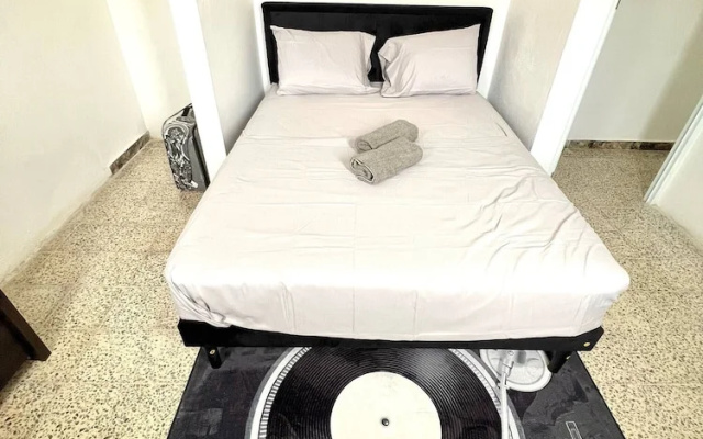 Music 1 Bedroom With Pool,parking Near Airport