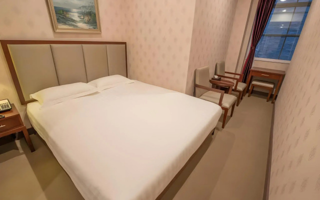 Megaboom City Hotel