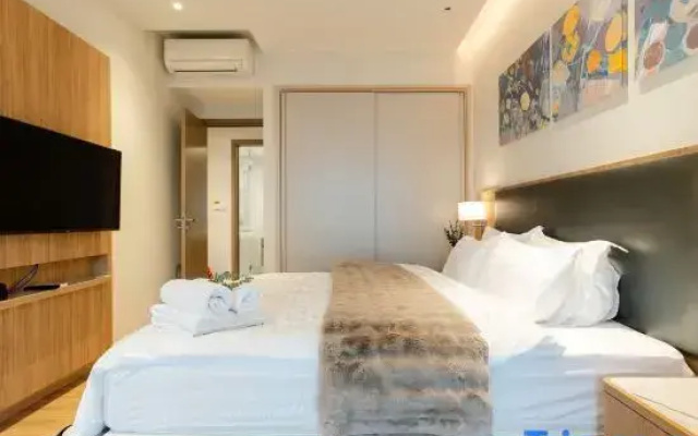 Zenity - 3 Bedrooms Apartment - Central D1