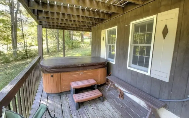 Mountain Watch 4 Bedroom Chalet by RedAwning