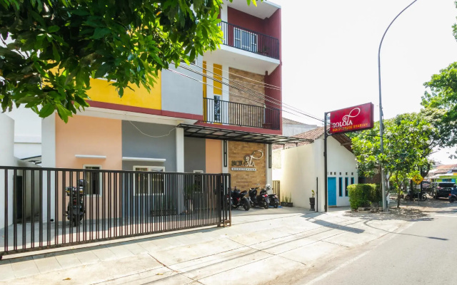 RedDoorz Syariah near Purwosari Train Station