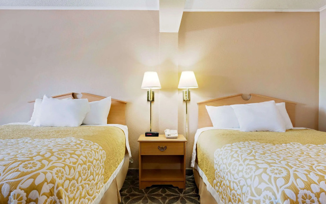 Days Inn by Wyndham Fairmont