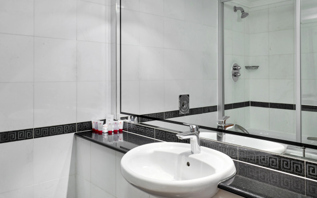 Leonardo Royal Hotel London City