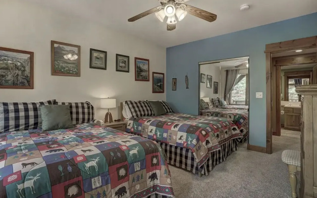 2br- Arrowhead Village- Great Location And Gorgeous  2 Bedroom Condo by RedAwning