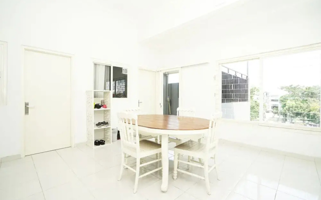 OYO 747 Cipunegara Residence