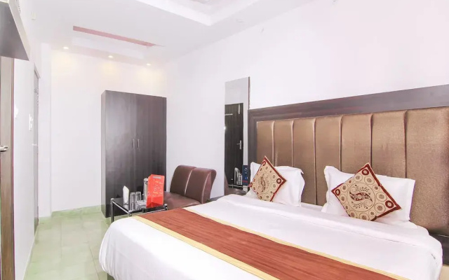 OYO 13652 Hotel Rajput