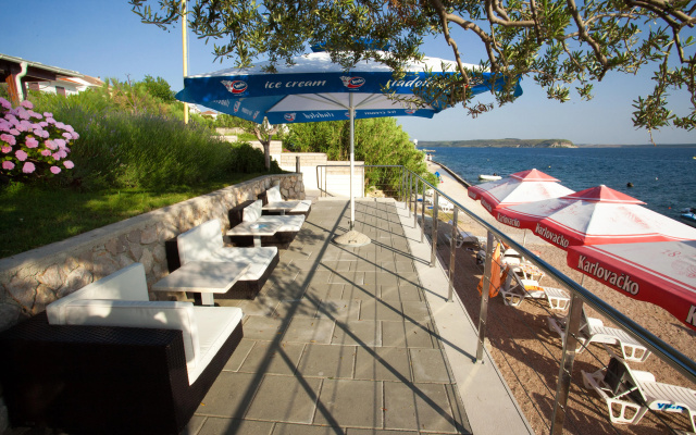 Hotel and Apartments Vila 4m