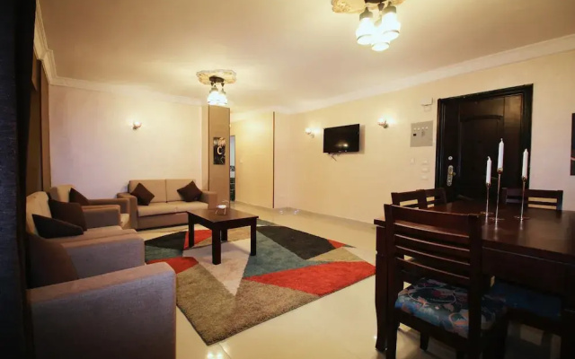 Golden Charming 3-bed Apartment in Cairo
