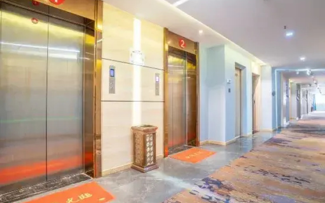 Boyue Fashion Hotel (Jiangmen East Station)