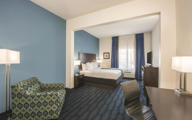 La Quinta Inn & Suites St. Louis Airport - Riverport