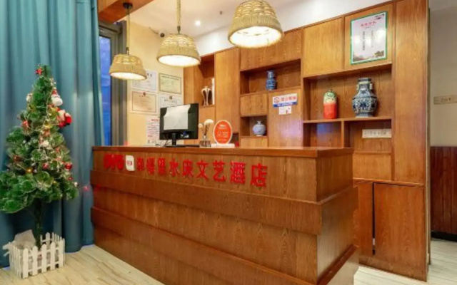 OYO Nanchang Happy Waterbed Literature Hotel