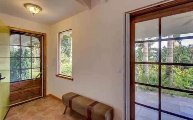 Hamakua Pukana La Hale 3 Bedroom Home by RedAwning