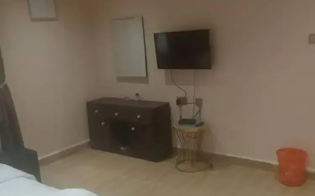 Claramojisola - Eunice Apartments