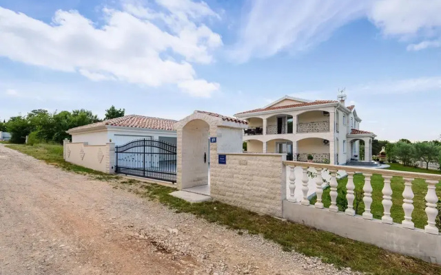 Nice Home in Buje With Wifi and 2 Bedrooms