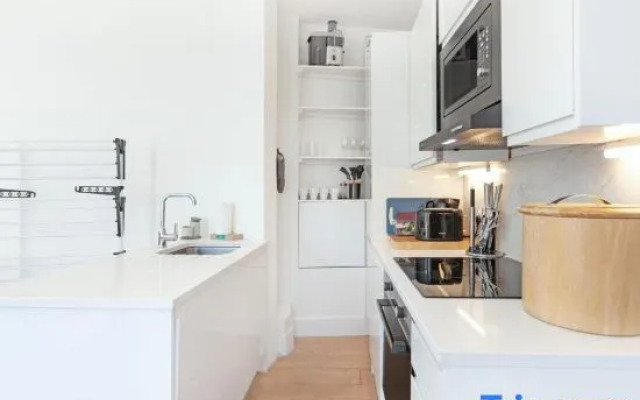 Luxury 2 Bedroom Flat In Royal Crescent
