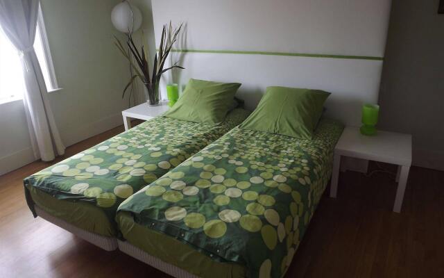 Отель Maison Az Брюссель комната для гостей
