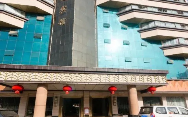 Xinfeng Yingbinguan