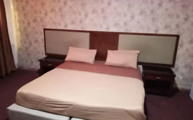 Seleen Hotel Suites