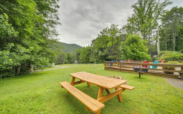 Pet-friendly Creekside Cabin w/ Pool Access!