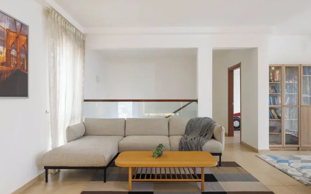 Skyline Haven by Red Olive4bhk30mins Airport