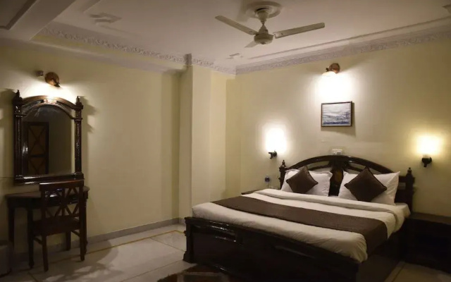 OYO 10432 Hotel Swaran Palace