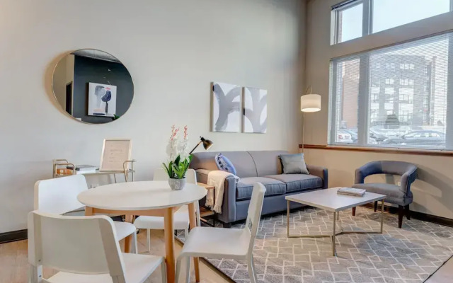 Milwaukee Dreamy 1BD 1BA Downtown Apartment