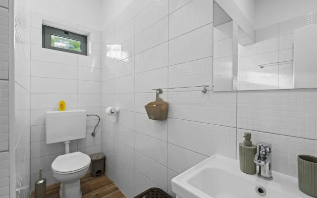 One-bedroom Apartment Near Beach